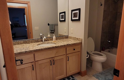 Shorewood House | HUGE space with room to spread out! Close to Excelsior and Lake Minnetonka.