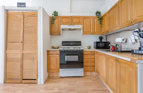 Hoboken Apartment | HUGE Sun-kissed 3BR 1 Stop to NYC