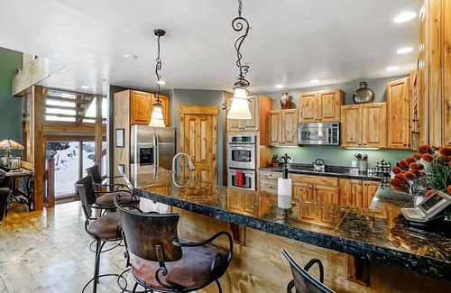 Baldy Mountain House | Huge Views with 3 master suites, movie room and close to shuttle