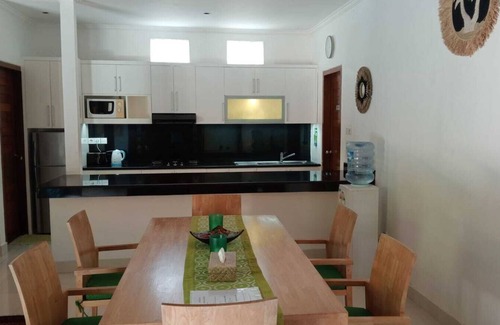 Dyanapura Villa | Huge Villa 10 mins walk to Seminyak Beach