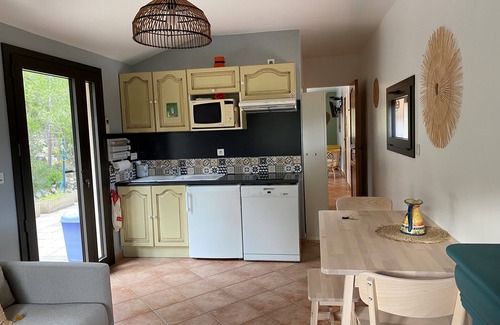 Esparron-de-Verdon Apartment | Hugo's Garriga with its terrace and private access to Lake Esparron de Verdon