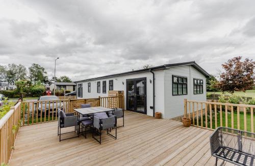 Moffat Ski Chalet | Humberston Fitties Beach House Retreat Cleethorpes