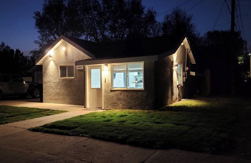 Scottsbluff House | Humble Home Charming 2-bedroom house with WiFi and AC in fantastic Scottsbluff