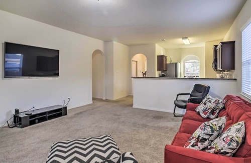 Humble House | Humble Vacation Rental - Walk to Park!