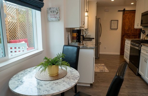 Arroyo Grande Cottage | Hummingbird Cottage: Private, close to downtown AG