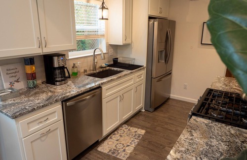 Arroyo Grande Cottage | Hummingbird Cottage: Private, close to downtown AG