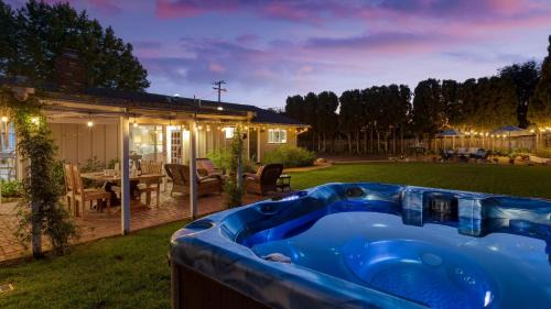 Santa Barbara House | Hummingbird Haven by AvantStay Dog-Friendly Near the Beach Huge YardHot Tub