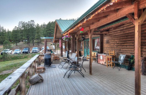Weston Cabin | Hummingbird log cabin with private jacuzzi