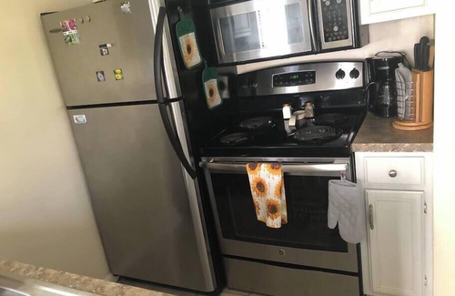 Surfside Beach Apartment | Hummingbird Nest on Tree Top |Free State Park Pass Included!