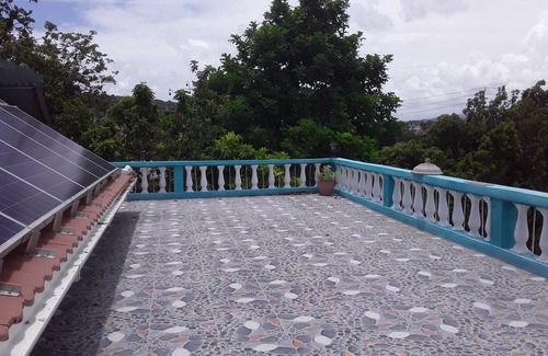 Mount Salem House | Hummingbird Room in Guest Home: WiFi, Hot Water AC Montego Bay Live-in Hosts