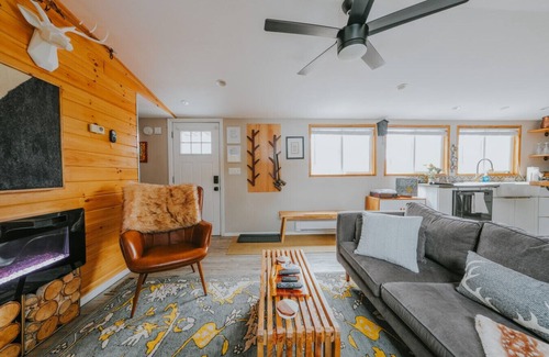Chatham Apartment | HunnyHAUS: Deluxe TINY*private spa*walk to town