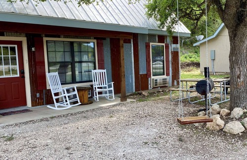 Concan Cabin | Hunter's Ridge Cabins - 3