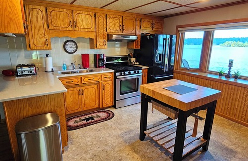 Cushing Cabin | HUNTER SPECIAL! Year round cabin.nBooking for winter and summer 2026! Sleeps 10