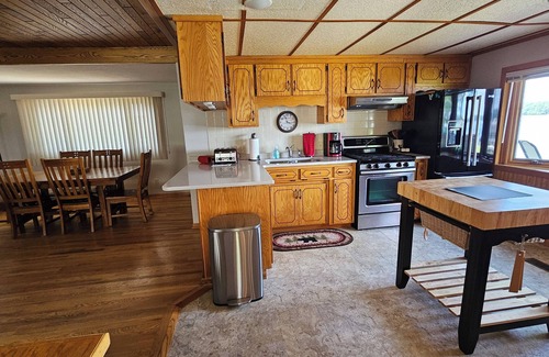 Cushing Cabin | HUNTER SPECIAL! Year round cabin.nBooking for winter and summer 2026! Sleeps 10