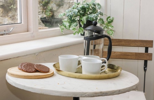 Youlgreave Cottage | HUNTERS COTTAGE, pet friendly, with open fire in Youlgreave