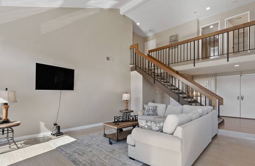 Huntington Beach House | Huntington Hideout | Gourmet Kitchen, Poolside Oasis, Hot Tub | Mins to Beach