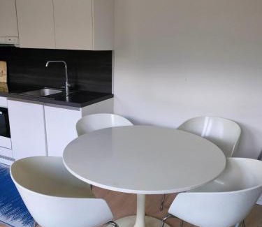 Espoo Apartment | Huoneisto terassilla & parkkipaikalla