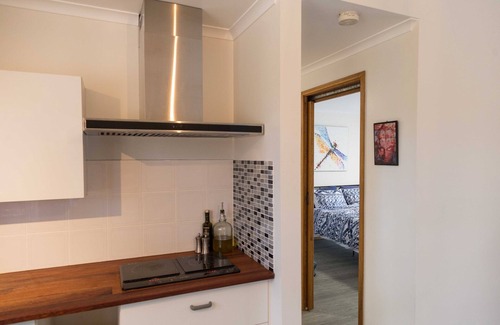 Bingie Cottage | Hurstwood Cottage where beach and bush combine