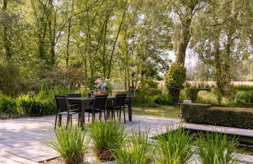 Knesselare Ski Chalet | Huswell - Tranquil retreat, cozy chalet in the heart of Urse