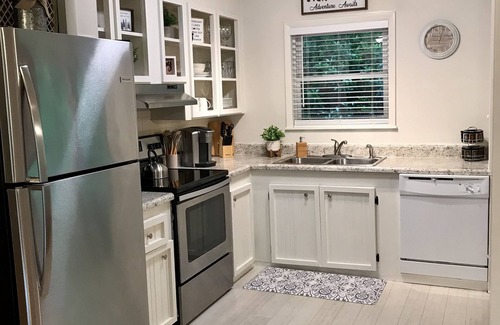 Tiger Cottage | Hutch’s Mountain Cottage- Serene, Clean, & Cozy!