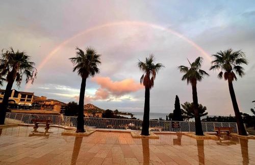 Cap Esterel Apartment | Huuummm c'est là ! Beau T2 Cap Estèrel Village avec Clim !