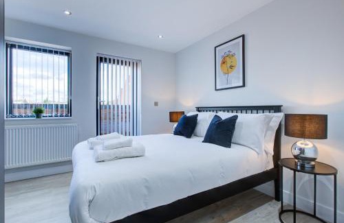 Uxbridge North Apartment | Hybrid Resi - Uxbridge with onsite car parking, near London Heathrow Airport