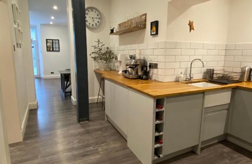 North West Apartment | Hyndland Garden Flat 2 Double Bedroom West End