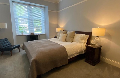North West Apartment | Hyndland Garden Flat 2 Double Bedroom West End