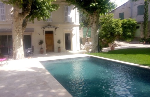 Couronne Urbaine Villa | hypercentre bourgeois house late 19th restored pool garden 3 parkings