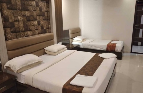 Kamalapur Hotel | i-Roomz Pratap Residency