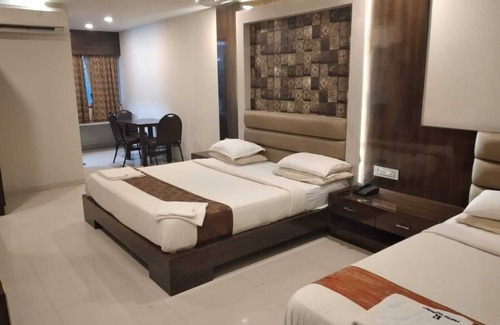 Kamalapur Hotel | i-Roomz Pratap Residency