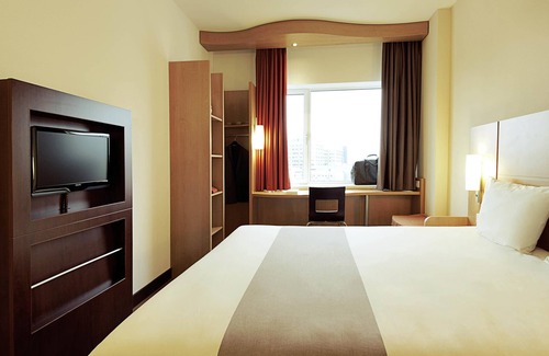Beynost Hotel | ibis Lyon Est Beynost A42