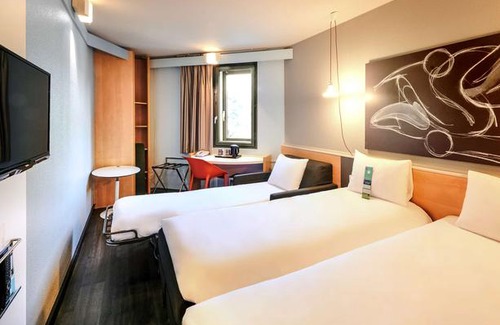 Yves Farge - Le Fleuve Hotel | ibis Lyon Gerland Musee des Confluences