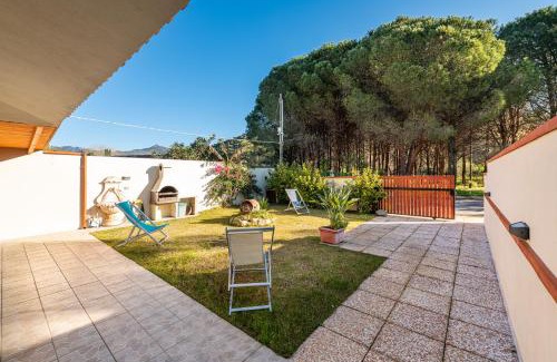 Geremeas House | Ibiscus Rosa 2