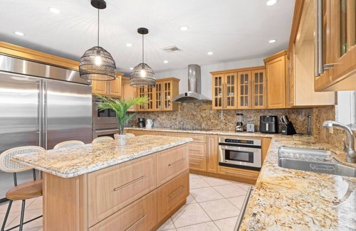 Ludlam House | Ibiza · Casa Ibiza - Pool Spa, BBQ and Free Parking