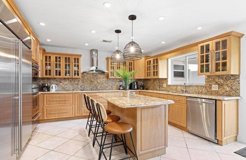 Ludlam House | Ibiza · Casa Ibiza - Pool Spa, BBQ and Free Parking