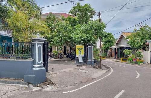 Java Hotel | Icha Homestay near Terminal Purabaya Madiun