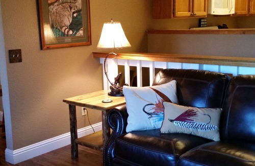 East Shore House | Iconic Lake House with Panoramic Water Views & Semi-Private Beach