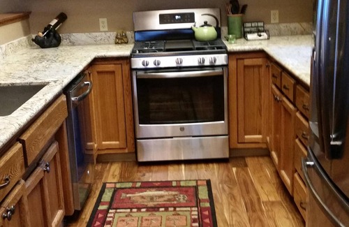 East Shore House | Iconic Lake House with Panoramic Water Views & Semi-Private Beach