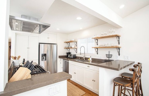 Corona del Mar House | IDEAL BEACH RETREAT Light, Bright & Clean! With A/C!