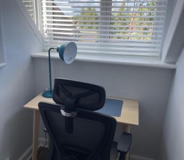 Wakefield Apartment | Ideal Contractor Business & Family Friendly 2-Bed Apartment Quiet & Spotless with Fast WiFi Large Screen Smart TV