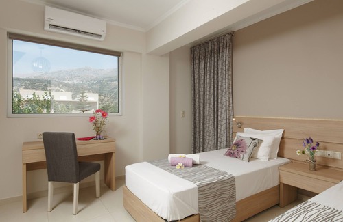 Monopari Hotel | Ideal destination for relaxing holidays, full of sunshine & light blue waters!