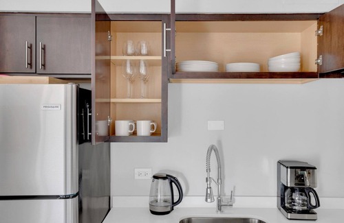 Edgewater Beach Apartment | Ideal Edgewater 1BR w/Gym, Deck & Lounge, 5 blocks to L, by Blueground