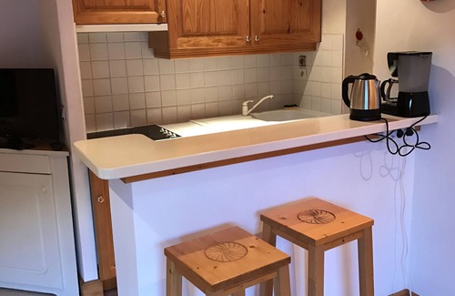 Meribel Centre Apartment | Ideal for 2 couples - Parking - Housekeeping included - Linen provided.