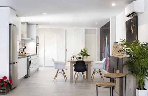 Andujar Apartment | Ideal for families and groups, modern VFT, up to 5 guests and 5 minutes from downtown.