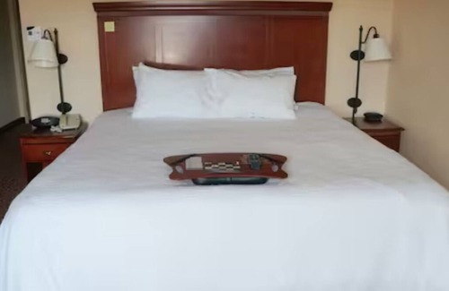 Kingman Hotel | Ideal Kingman Retreat: Free Hot Breakfast & Indoor Pool | Near Downtown