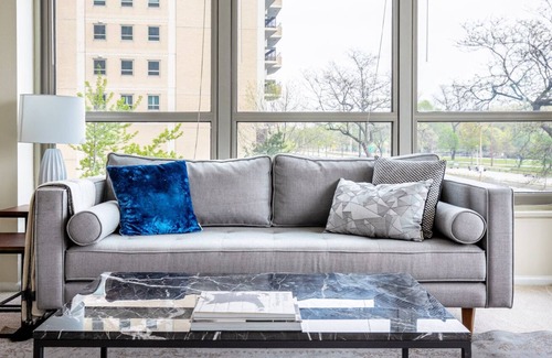 Lake View East Apartment | Ideal Lakeview 2BR w/ Gym, Rooftop Pool, near Wrigley, by Blueground