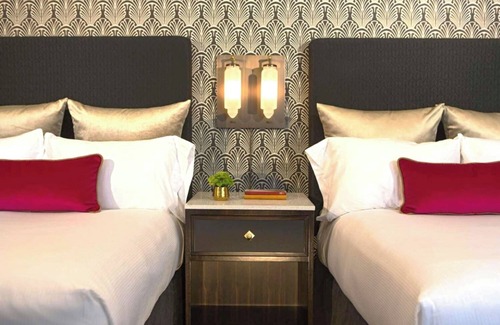 Downtown Chicago Hotel | Ideal Mix of Comfort and Value! 4 Comfortable Units, Near Ohio Street Beach