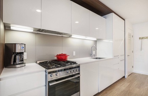 South Beach Apartment | Ideal Rincon Hill 1BR w/Gym, Rooftop, near Bay Bridge, by Blueground