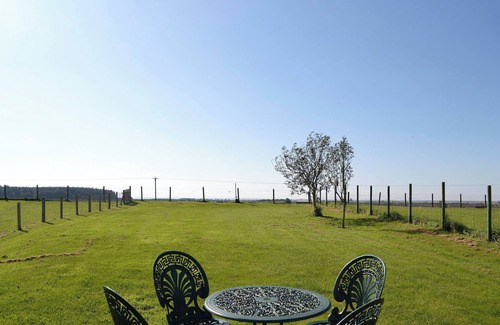 Bankend Cottage | Ideal single-storey retreat with cosy wood burner.